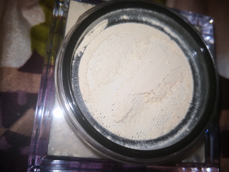 Huda Beauty Easy Bake Loose Powder - Reviews